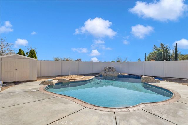 15889 Mojave, Hesperia, CA 92345