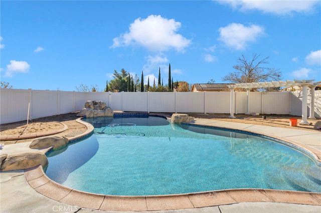 15889 Mojave, Hesperia, CA 92345