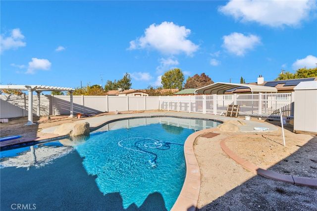 15889 Mojave, Hesperia, CA 92345