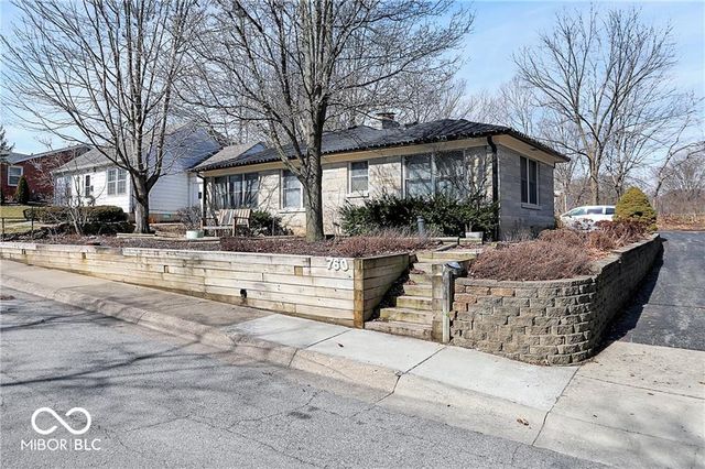 760 W Pine Street, Zionsville, IN 46077