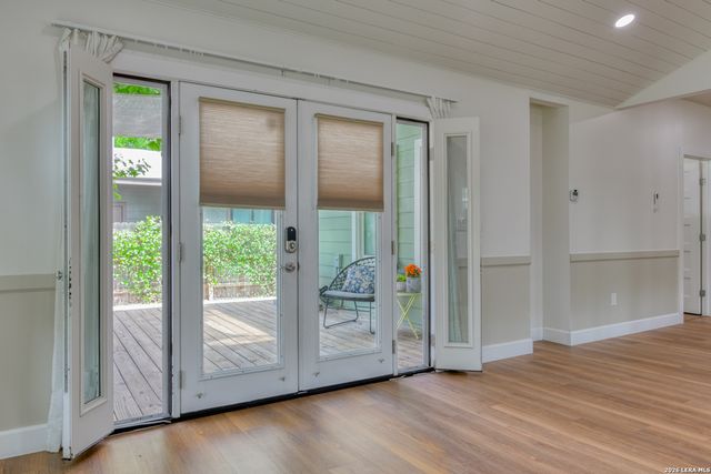 523 E HUISACHE AVE, San Antonio, TX 78212