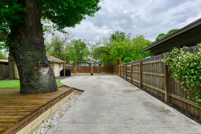 523 E HUISACHE AVE, San Antonio, TX 78212