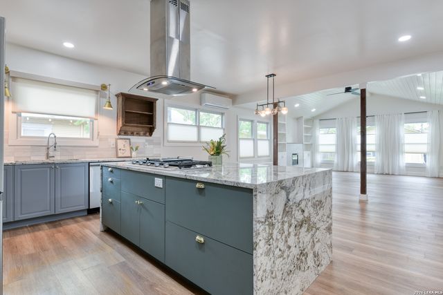 523 E HUISACHE AVE, San Antonio, TX 78212