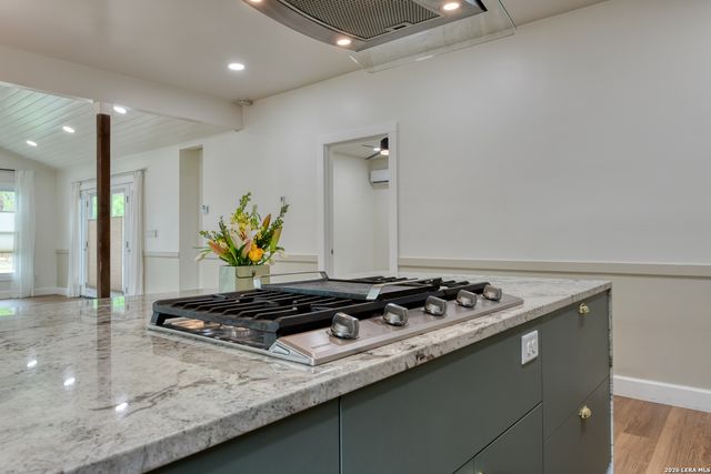 523 E HUISACHE AVE, San Antonio, TX 78212