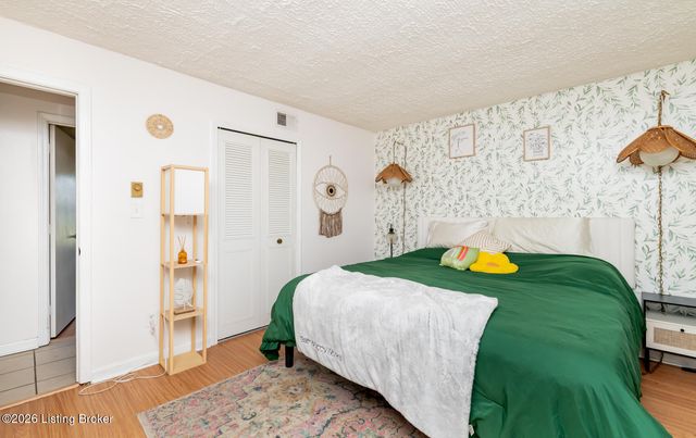 4114 Narcissus Dr, Louisville, KY 40219