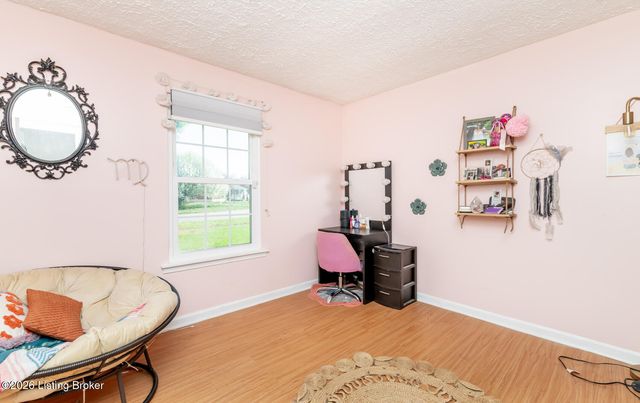 4114 Narcissus Dr, Louisville, KY 40219