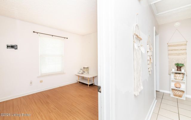 4114 Narcissus Dr, Louisville, KY 40219