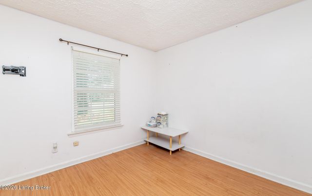 4114 Narcissus Dr, Louisville, KY 40219