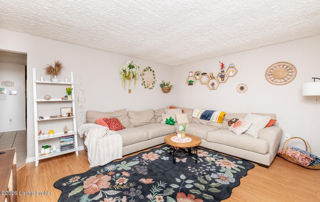 4114 Narcissus Dr, Louisville, KY 40219