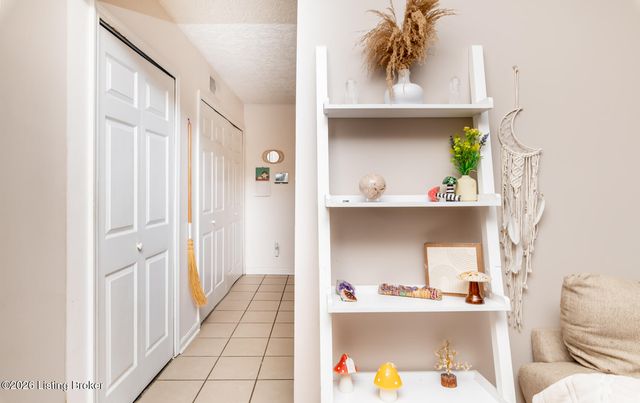 4114 Narcissus Dr, Louisville, KY 40219