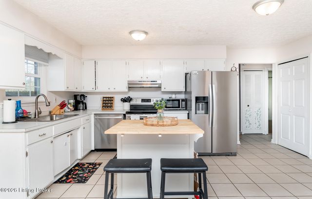 4114 Narcissus Dr, Louisville, KY 40219