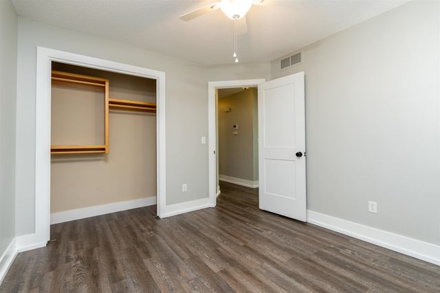 601 N Timberleaf Dr, Derby, KS 67037