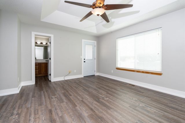 601 N Timberleaf Dr, Derby, KS 67037