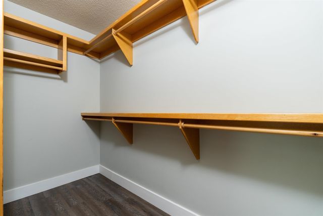 601 N Timberleaf Dr, Derby, KS 67037