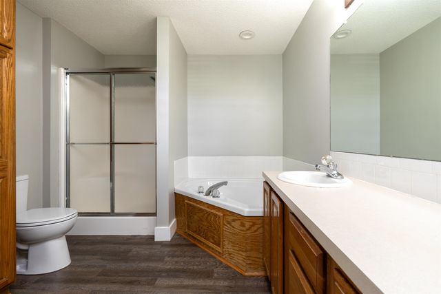 601 N Timberleaf Dr, Derby, KS 67037