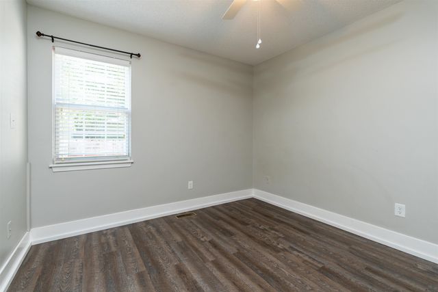 601 N Timberleaf Dr, Derby, KS 67037