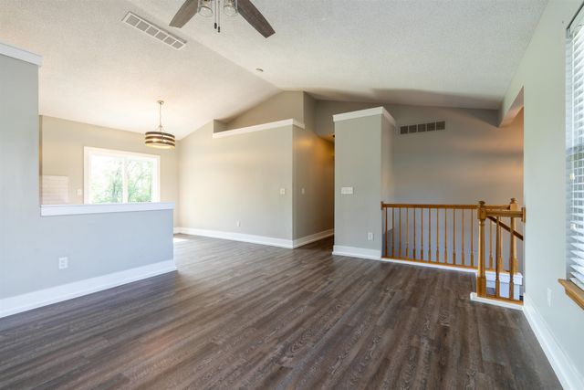 601 N Timberleaf Dr, Derby, KS 67037