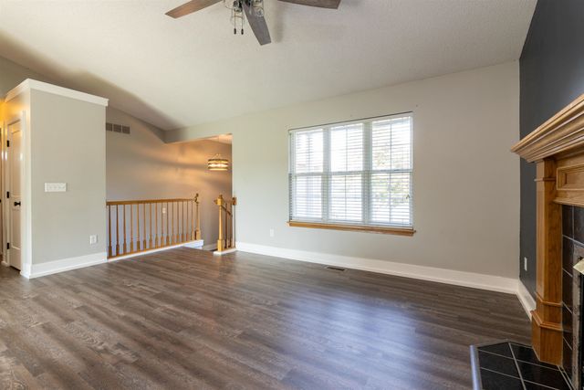 601 N Timberleaf Dr, Derby, KS 67037