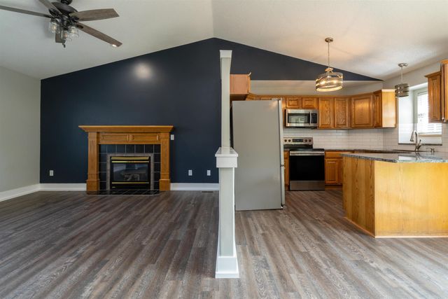 601 N Timberleaf Dr, Derby, KS 67037