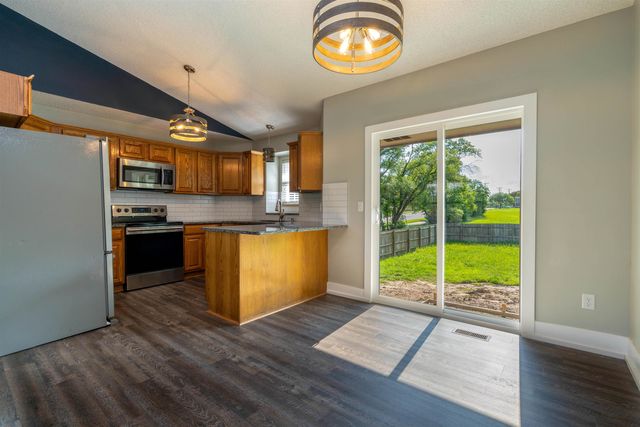 601 N Timberleaf Dr, Derby, KS 67037