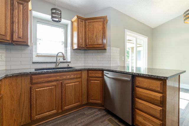 601 N Timberleaf Dr, Derby, KS 67037