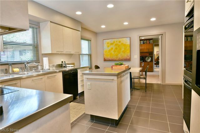 5797 Sampson Drive, Girard, OH 44420