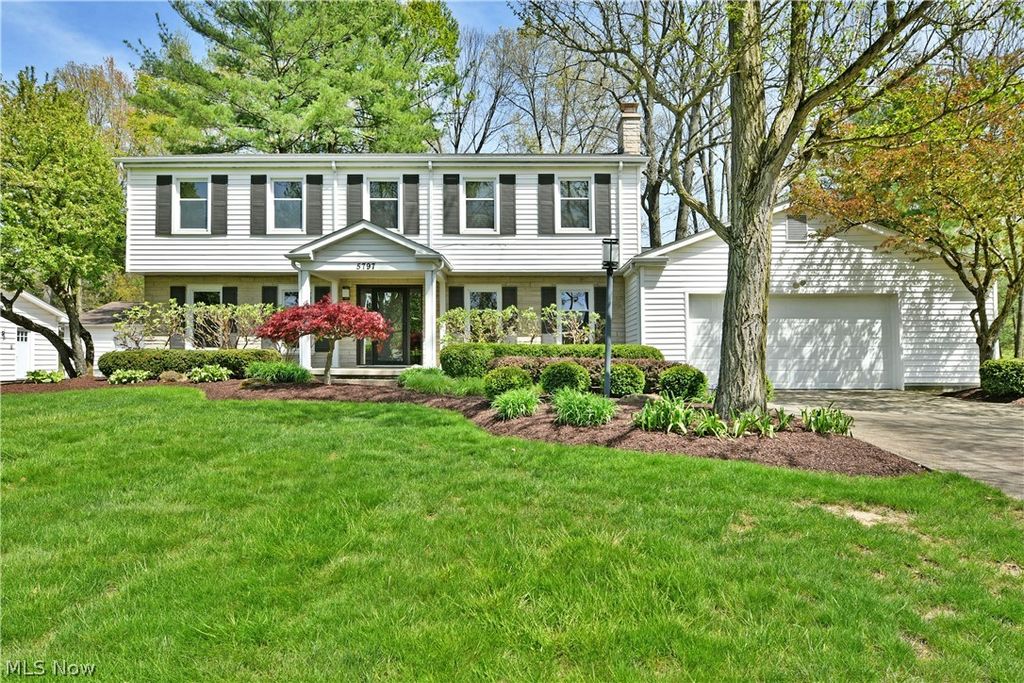 5797 Sampson Drive, Girard, OH 44420