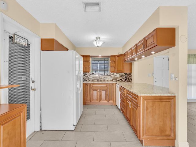4041 NE 18th Terrace, Pompano Beach, FL 33064