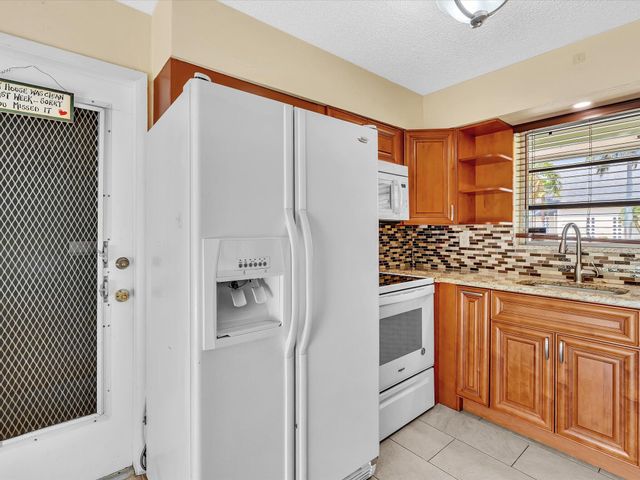 4041 NE 18th Terrace, Pompano Beach, FL 33064