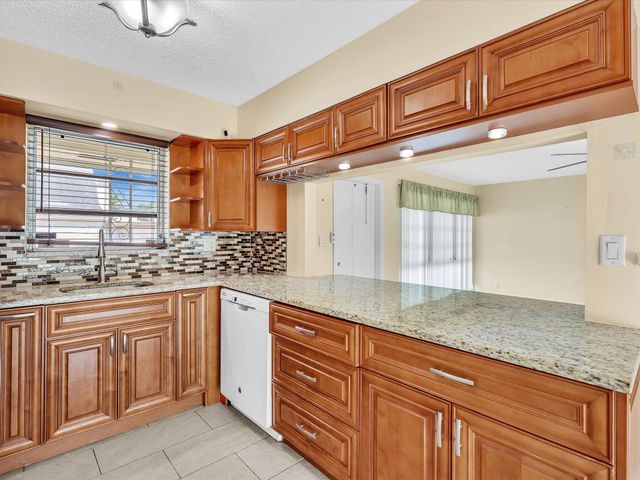 4041 NE 18th Terrace, Pompano Beach, FL 33064