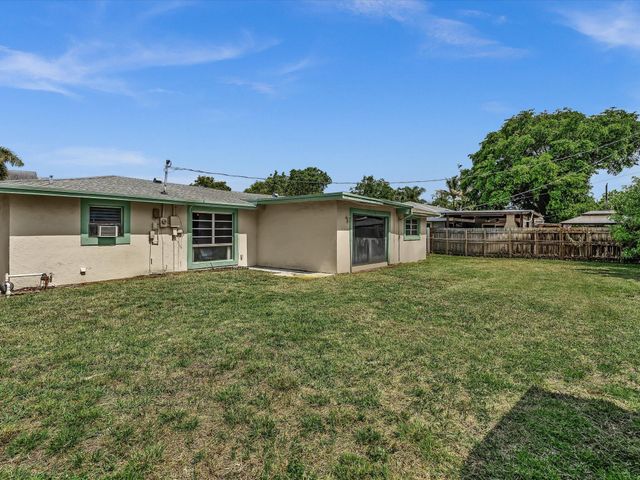 4041 NE 18th Terrace, Pompano Beach, FL 33064