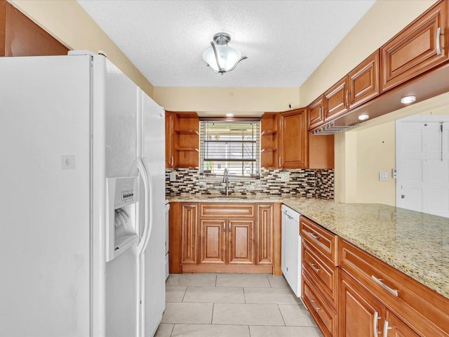 4041 NE 18th Terrace, Pompano Beach, FL 33064