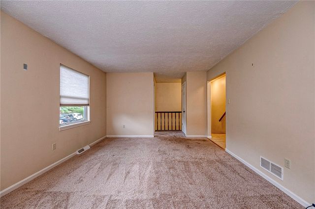 1342 Quail Run Cir, Bethel Park, PA 15102
