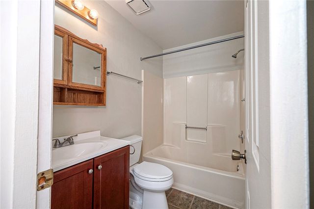 1342 Quail Run Cir, Bethel Park, PA 15102