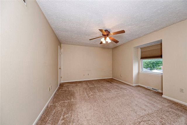 1342 Quail Run Cir, Bethel Park, PA 15102
