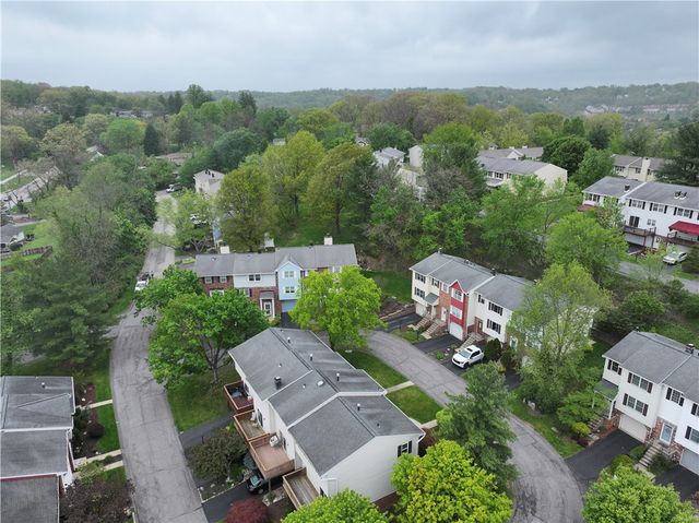 1342 Quail Run Cir, Bethel Park, PA 15102