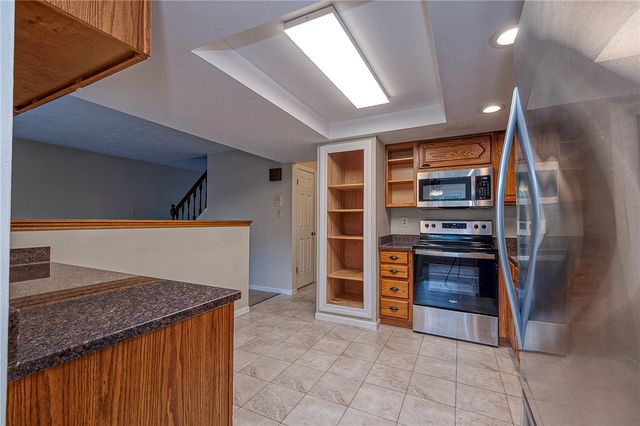 1342 Quail Run Cir, Bethel Park, PA 15102