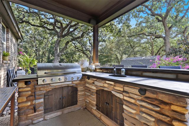 1304 Crows Nest Court, Azle, TX 76020