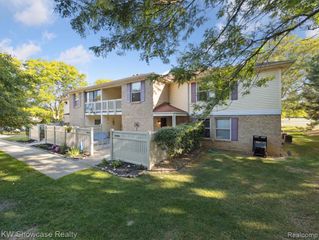 61011 Greenwood Drive, South Lyon, MI 48178