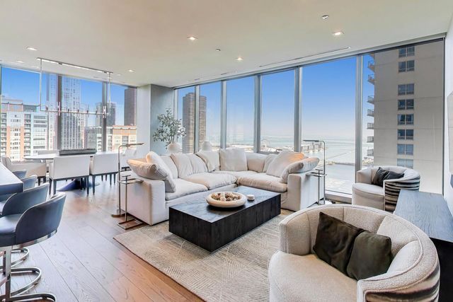 363 E Wacker Drive 2108, Chicago, IL 60601