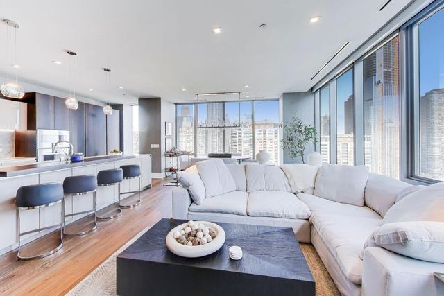 363 E Wacker Drive 2108, Chicago, IL 60601