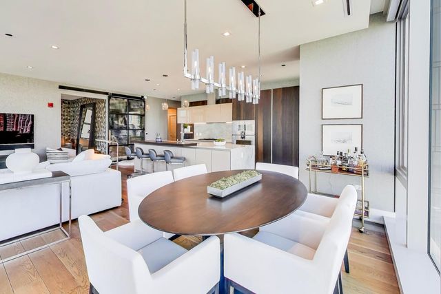 363 E Wacker Drive 2108, Chicago, IL 60601