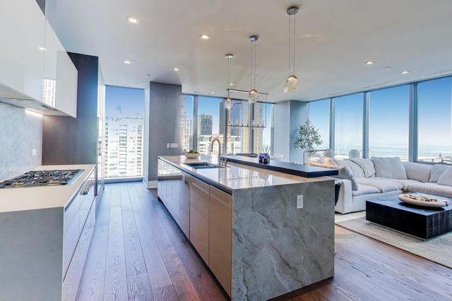 363 E Wacker Drive 2108, Chicago, IL 60601