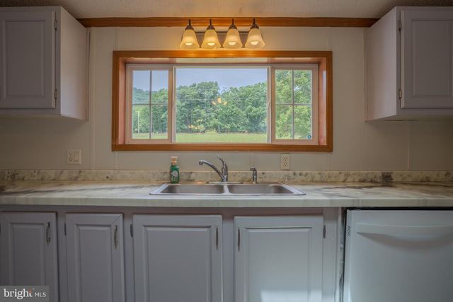 706 LOOP RD, Gerrardstown, WV 25420