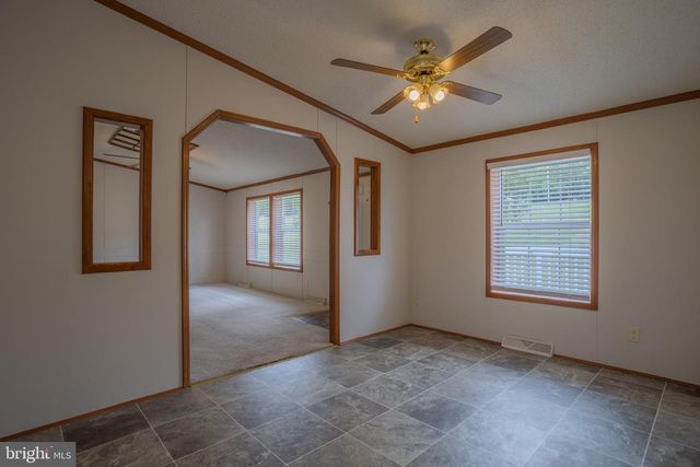 706 LOOP RD, Gerrardstown, WV 25420