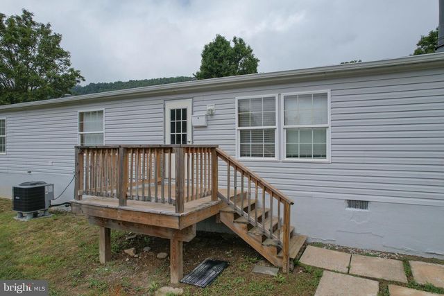 706 LOOP RD, Gerrardstown, WV 25420