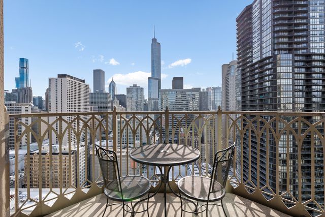 21 E Huron Street 2803, Chicago, IL 60611