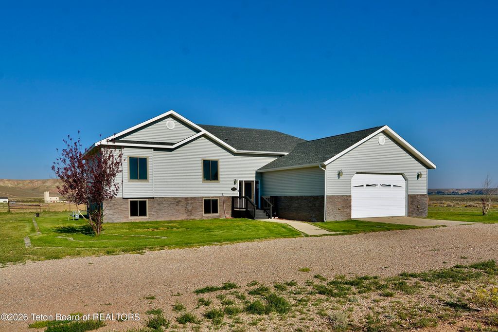 226 RED HILL Avenue, Marbleton, WY 83113 photo 4