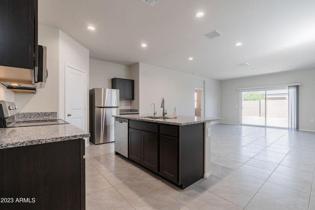 5206 E Gummite Drive, San Tan Valley, AZ 85143