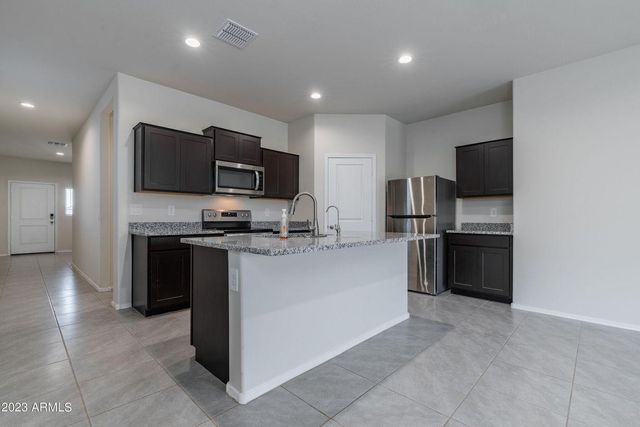 5206 E Gummite Drive, San Tan Valley, AZ 85143